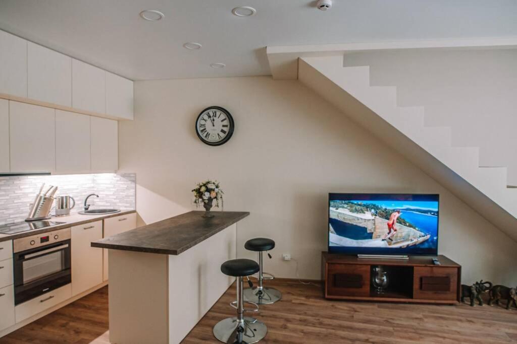 Spacious Kreves Apartment By Polo Apartments Kaunas Kültér fotó